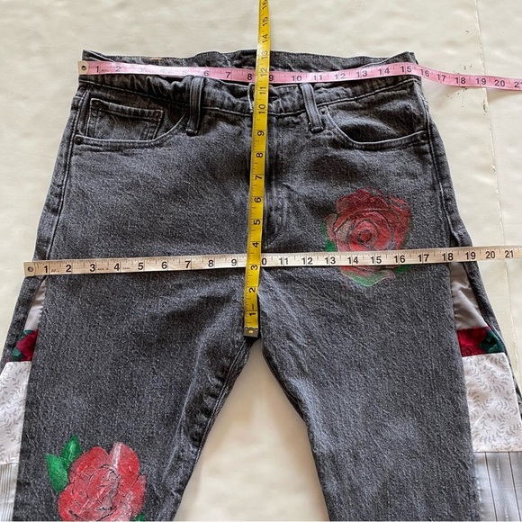 Levis Upcycled Jeans Waist 27 28 Womens Size Small Levi’s Patchwork Roses Retro - Picture 9 of 16